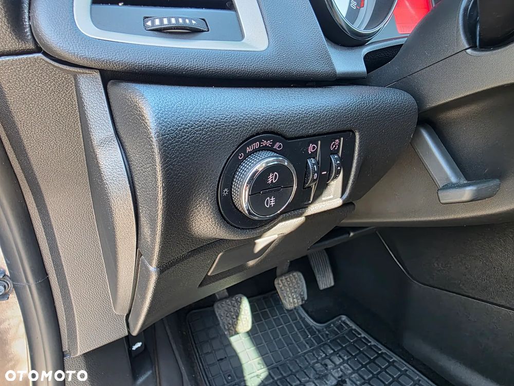 Opel Astra 1.4 Turbo Active - 24