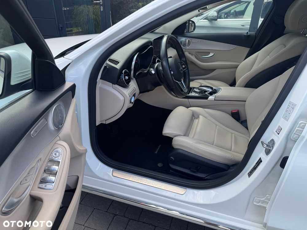Mercedes-Benz Klasa C 220 d 4Matic 9G-TRONIC Avantgarde - 13