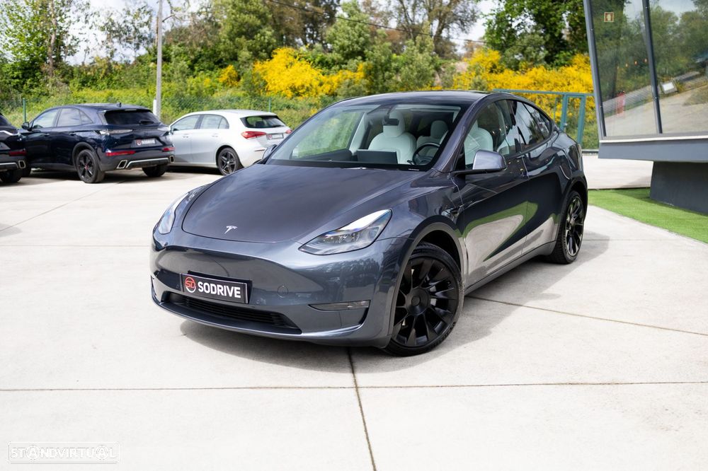 Tesla Model Y Long Range Dual Motor AWD - 26