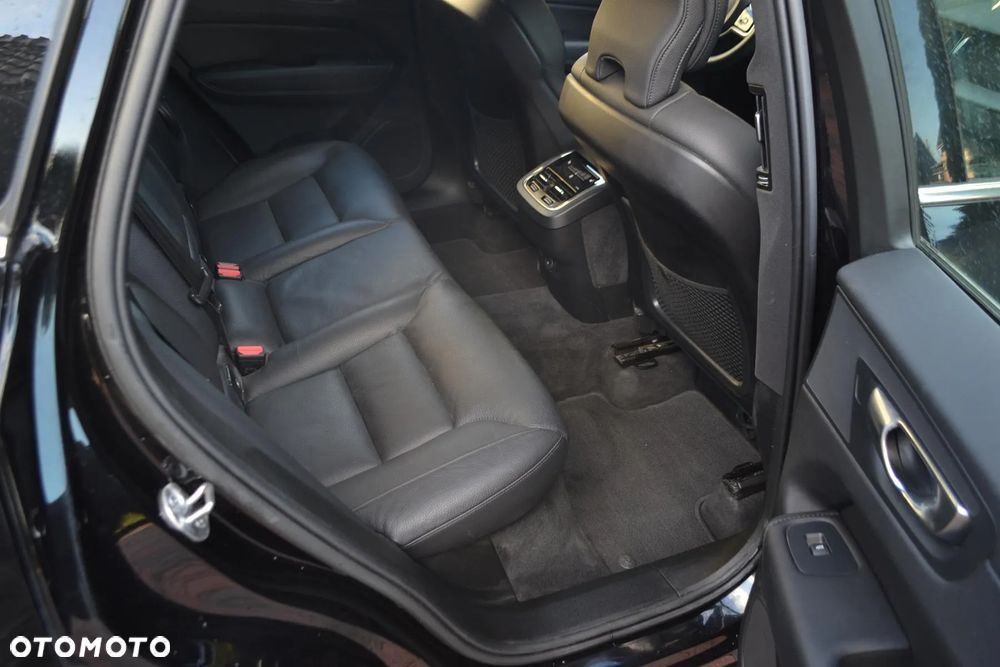 Volvo XC 60 B4 D Plus Bright - 18