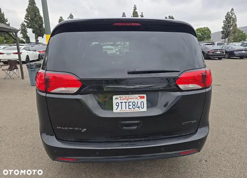 Chrysler Pacifica - 6