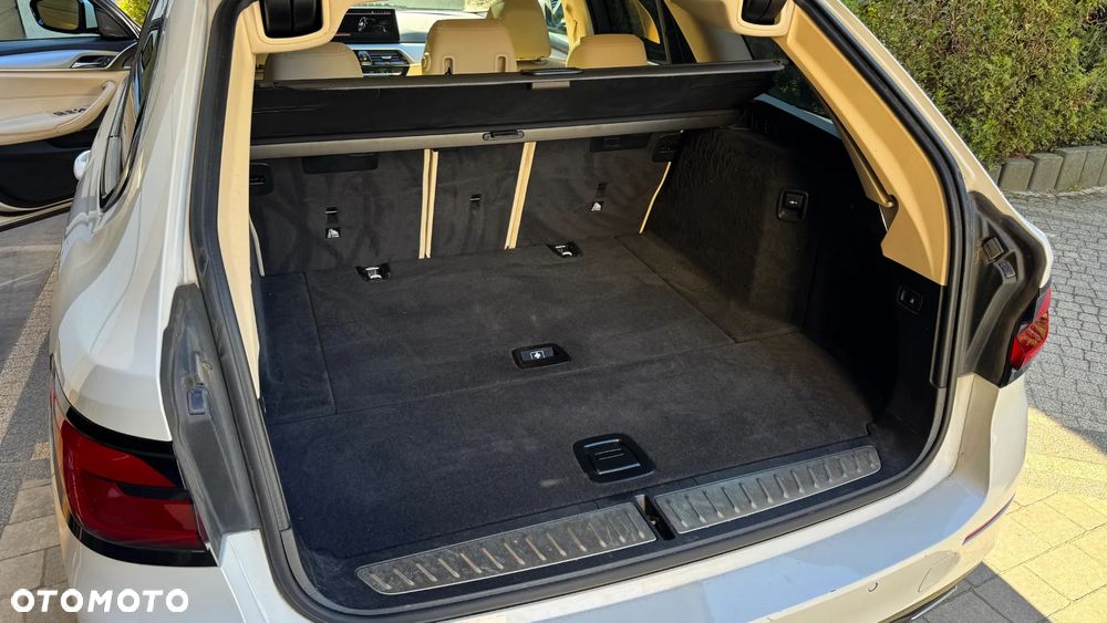 BMW Seria 5 520d Sport Line - 38
