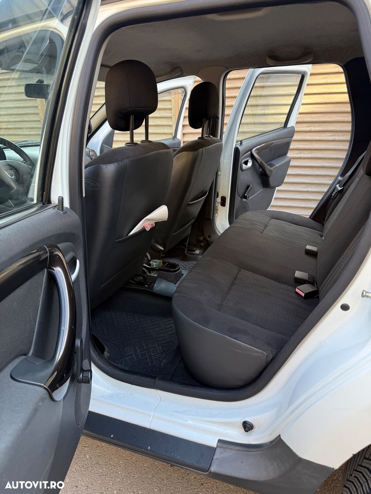 Dacia Duster 1.6 4x4 Laureate - 11