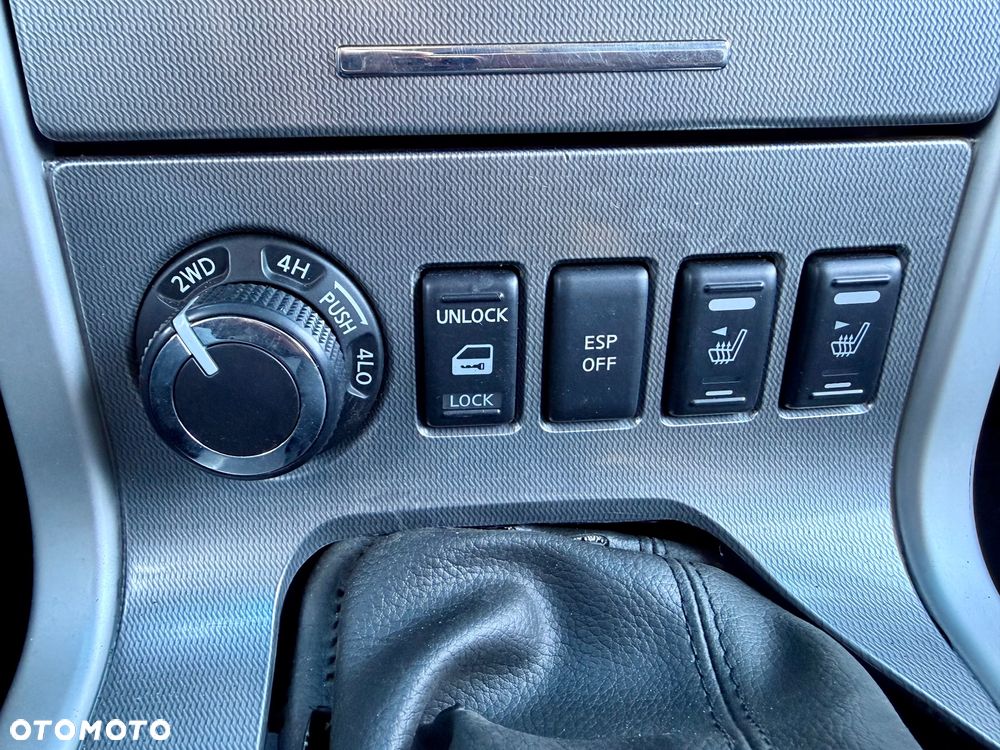 Nissan Navara 2.5 D Platinum - 13