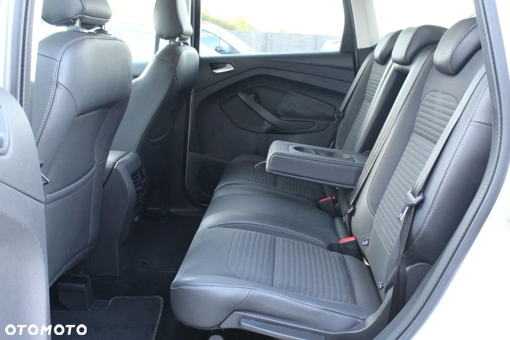 Ford Kuga 1.5 EcoBoost 2x4 Titanium - 16
