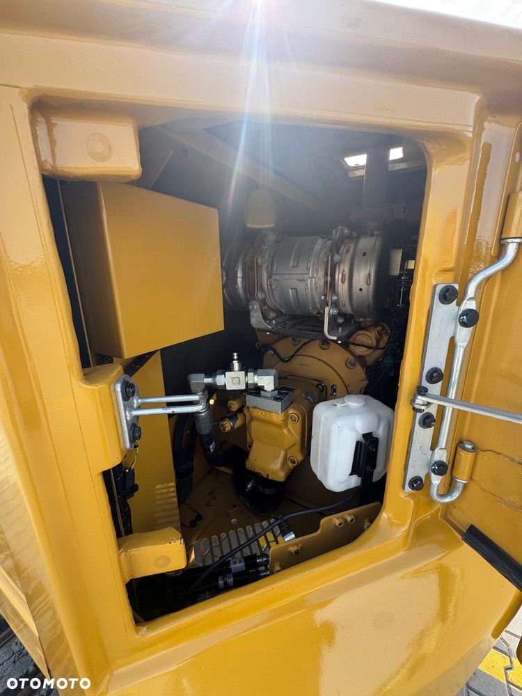 Caterpillar 310 - 22