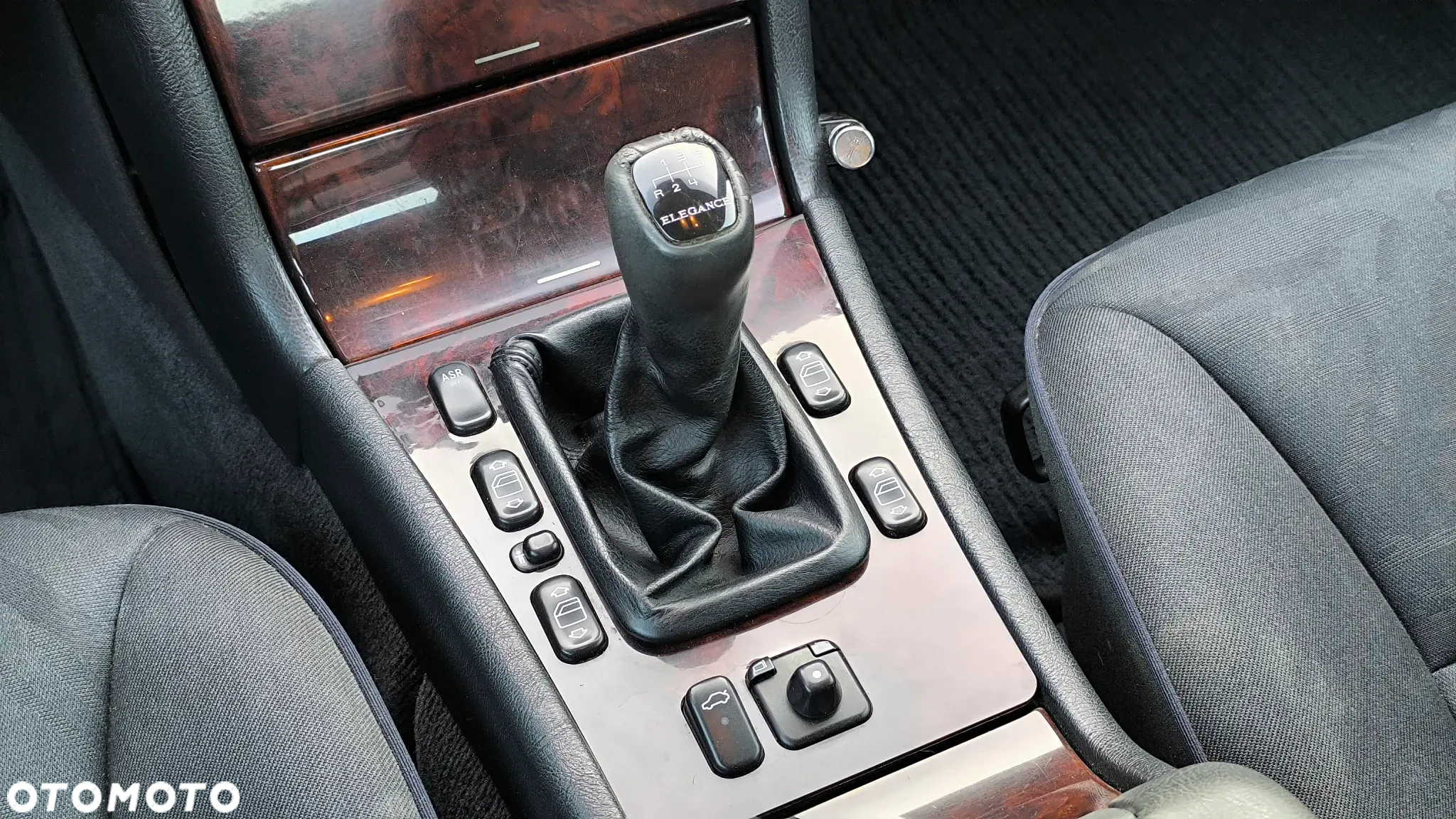 Mercedes-Benz Klasa E 240 T Elegance - 31