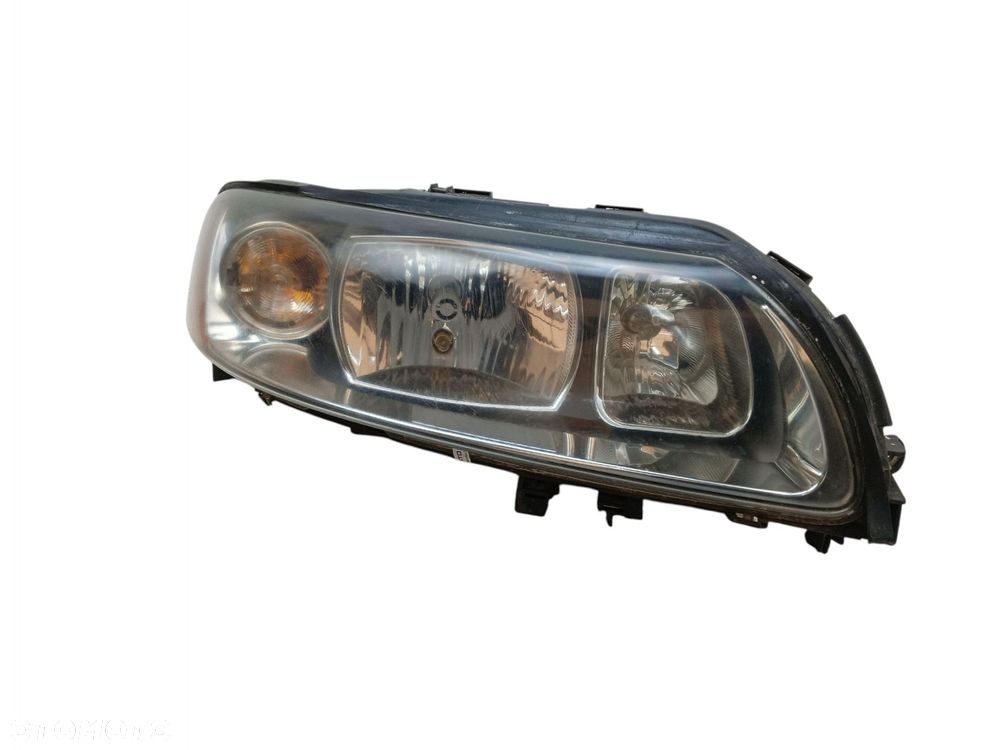 LAMPA REFLEKTOR PRAWY PRZÓD VOLVO XC70 I LIFT S60 I V70 II (04–07) 30698836 - 1