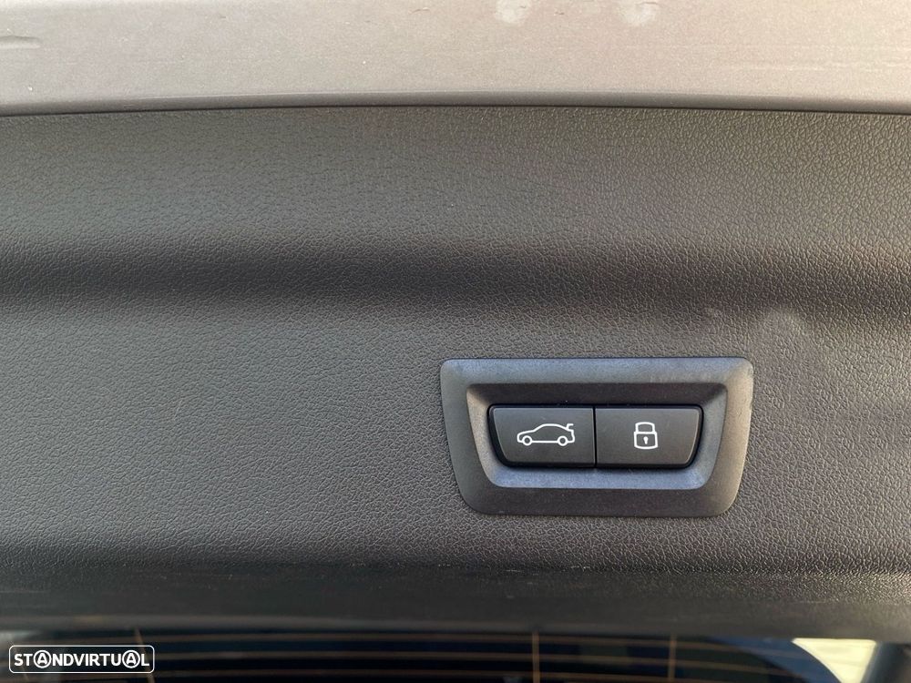 BMW iX1 eDrive20 Pack Desportivo M Pro - 17