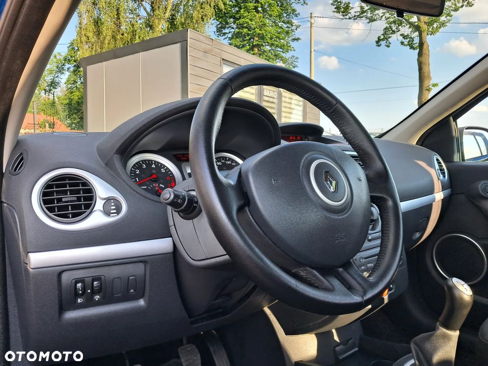 Renault Clio - 19