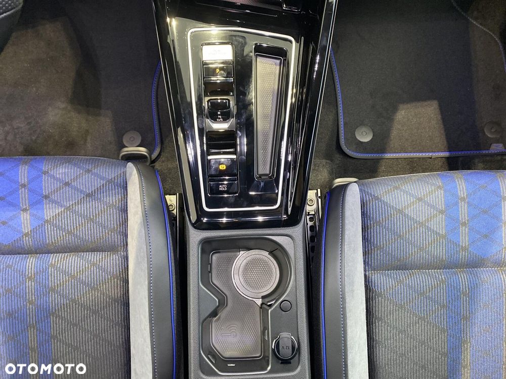 Volkswagen Golf - 25