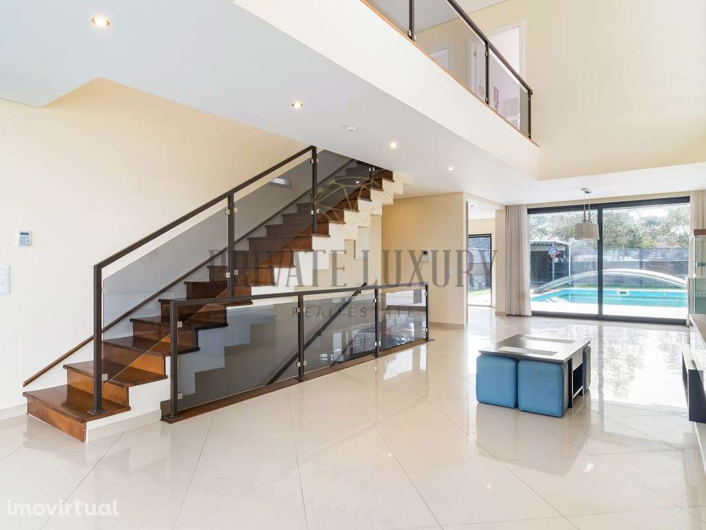 Moradia T4 com varandas e piscina em Azeitão - Grande imagem: 4/25