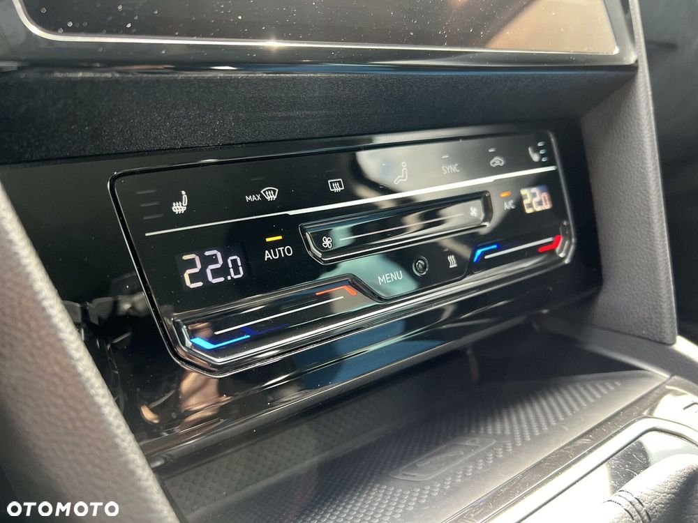 Volkswagen Passat - 32