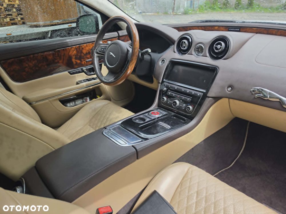 Jaguar XJ 3.0 T LWB Premium Luxury - 2