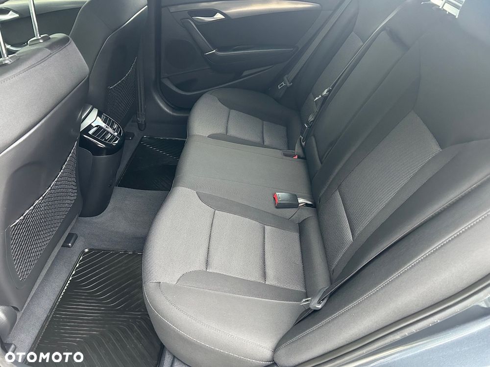 Hyundai i40 Kombi blue 1.6 Family+ - 30