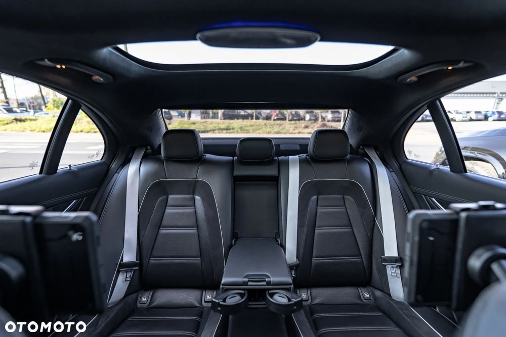 Mercedes-Benz Klasa E - 32