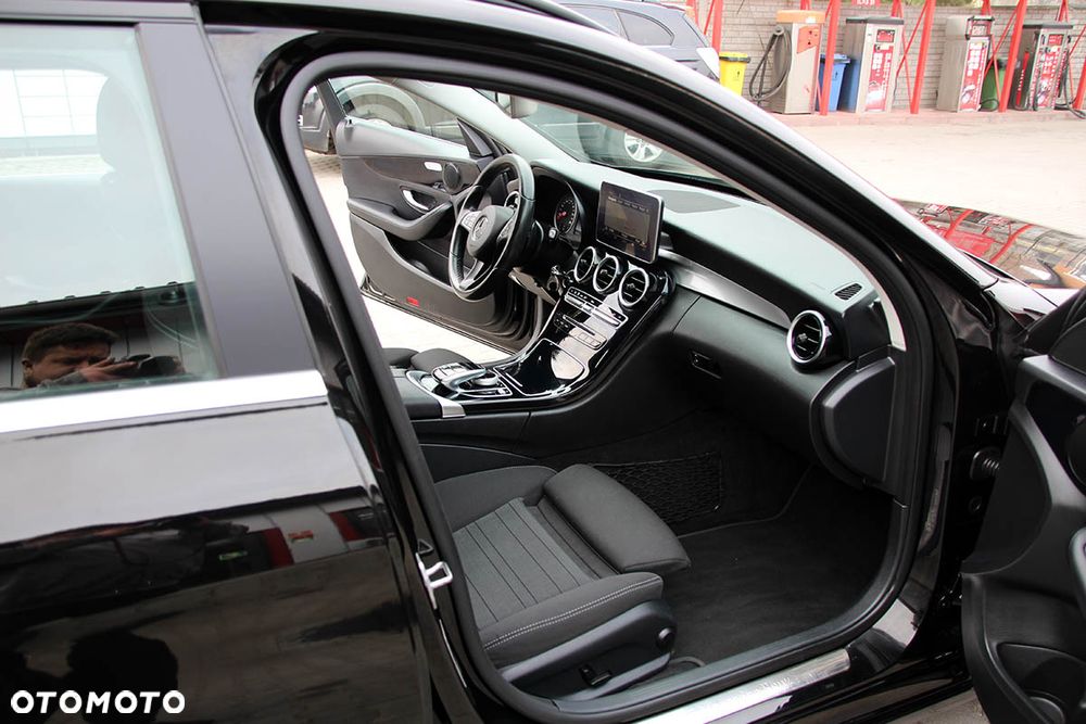 Mercedes-Benz Klasa C 200 d 9G-TRONIC Avantgarde - 21