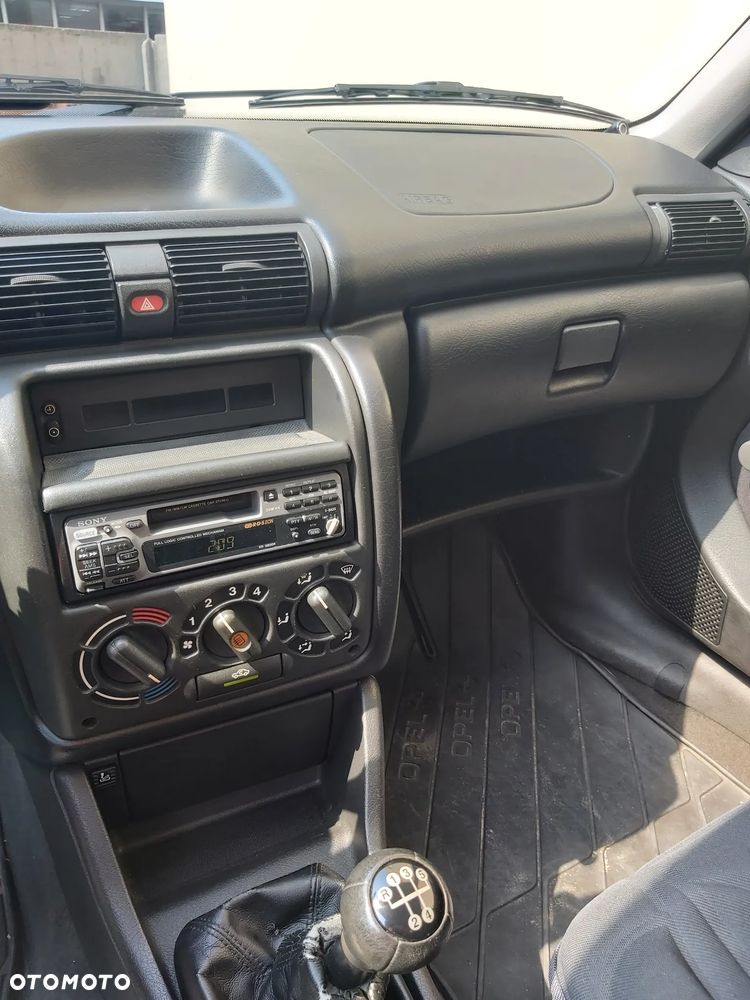 Opel Astra 1.4 GL / Club - 12