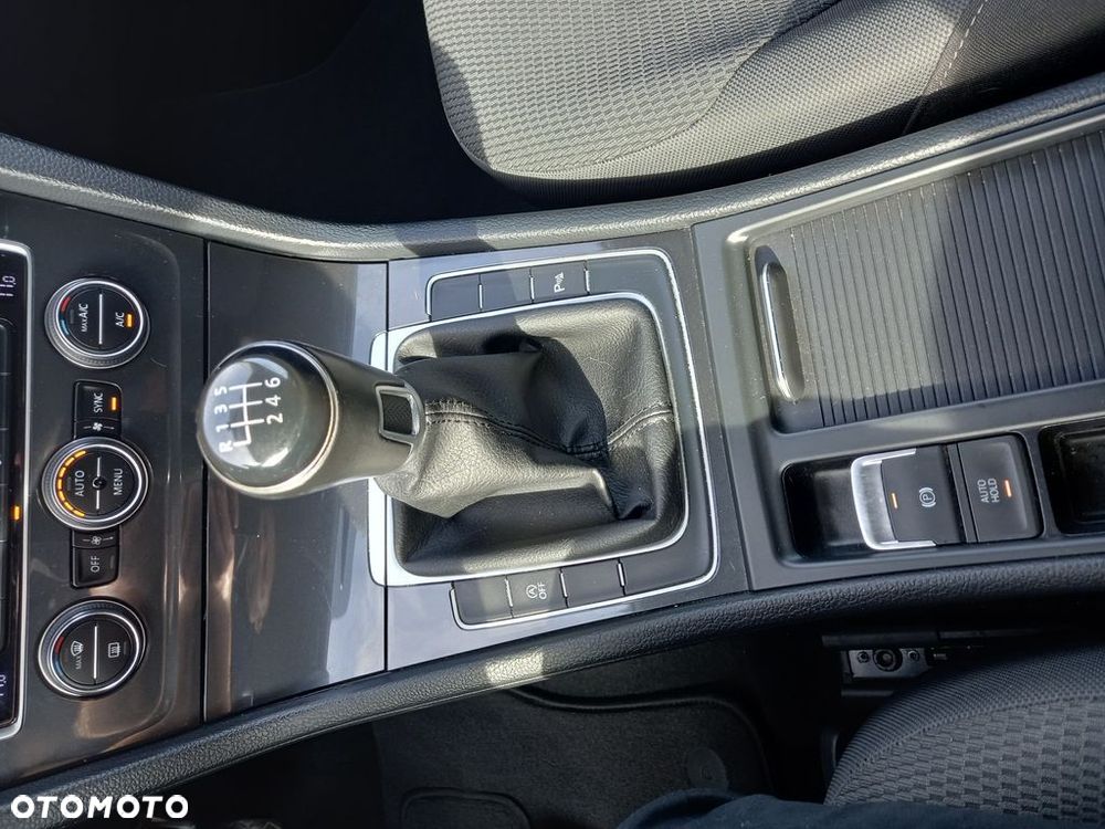 Volkswagen Golf - 19