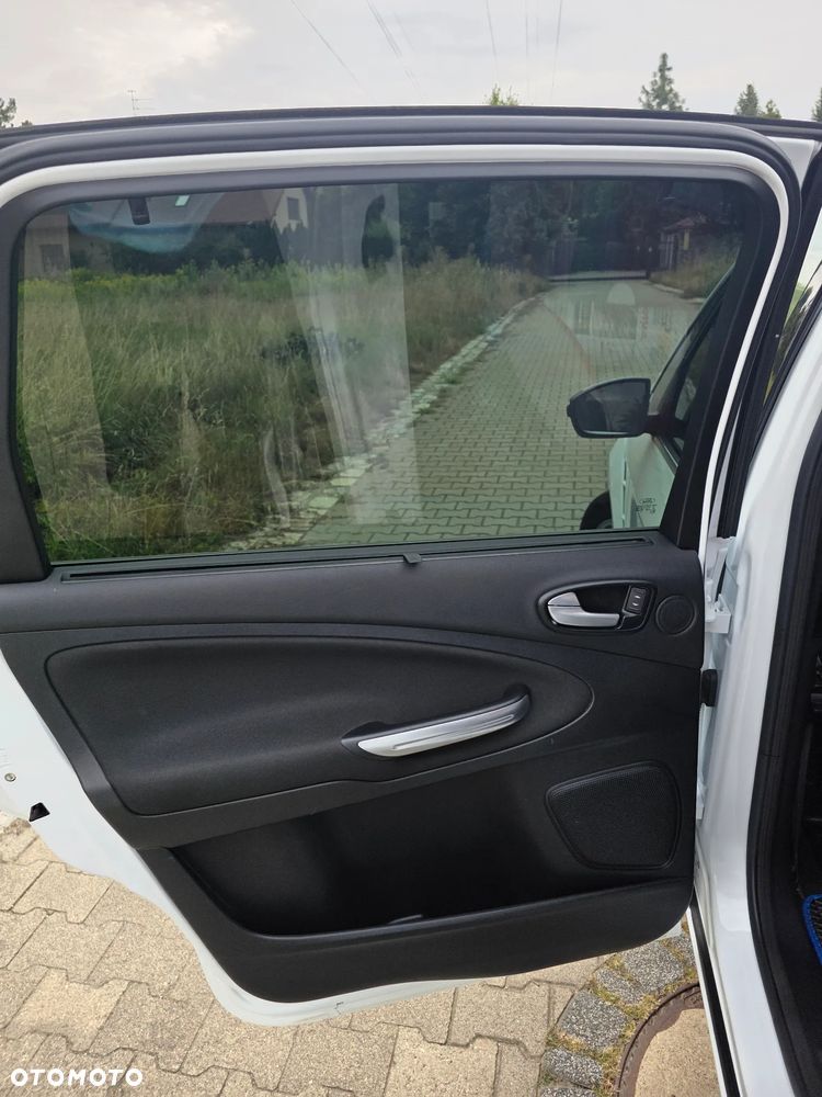 Ford S-Max 2.0 Titanium - 27