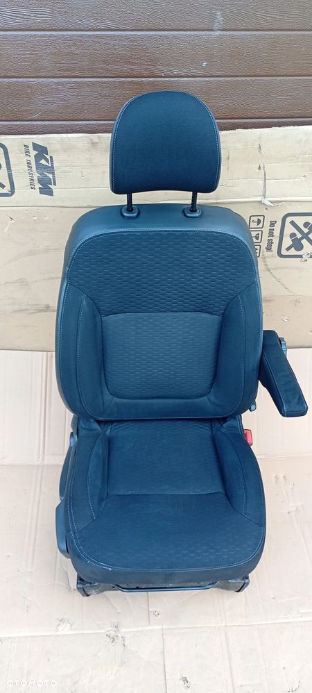 Fotel prawy przód przedni prawy Renault Trafic III Vivaro B - 7