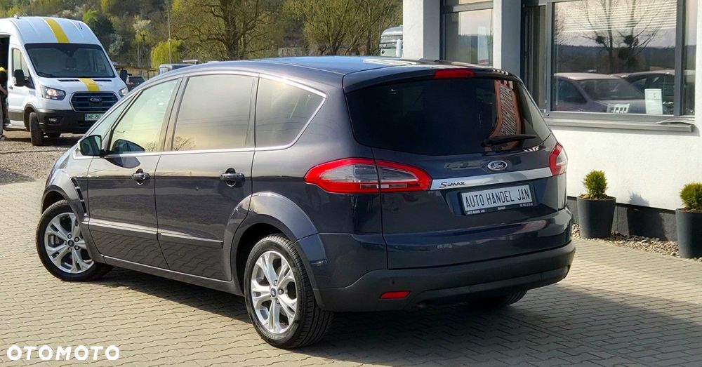 Ford S-Max - 11