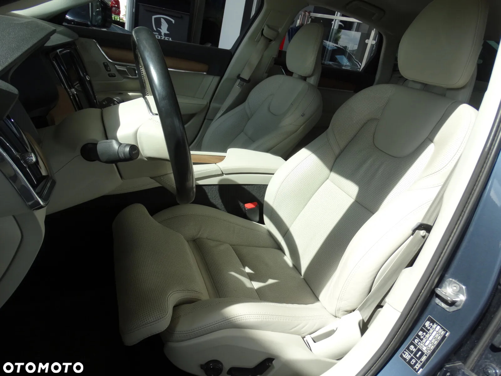Volvo S90 T4 Momentum Pro - 23