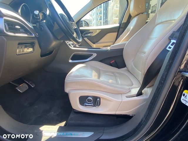 Jaguar F-Pace 2.0 i4D AWD Prestige - 10