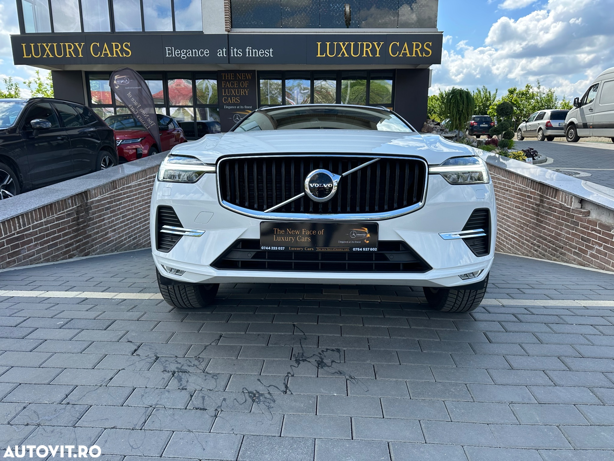 Volvo XC 60 B4 MHEV AT8 FWD Momentum Pro - 3