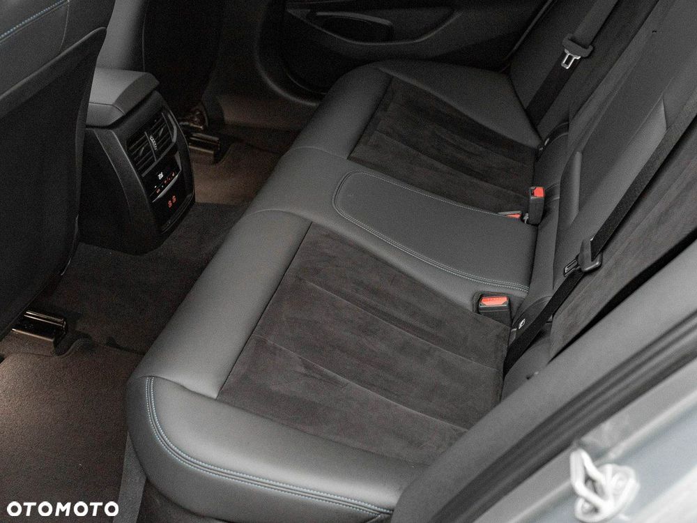 BMW Seria 3 318d M Sport - 25