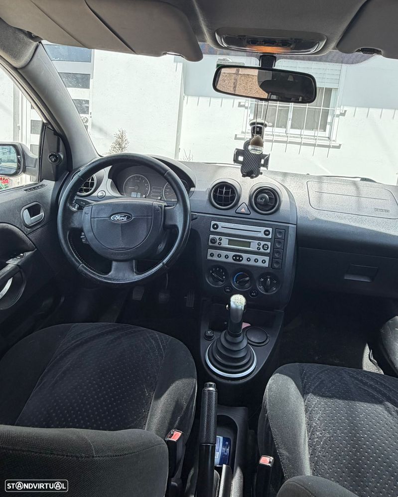 Ford Fiesta 1.25 Ghia - 17