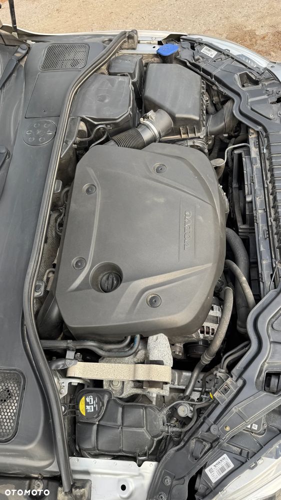 Volvo V60 D4 Geartronic Momentum - 17