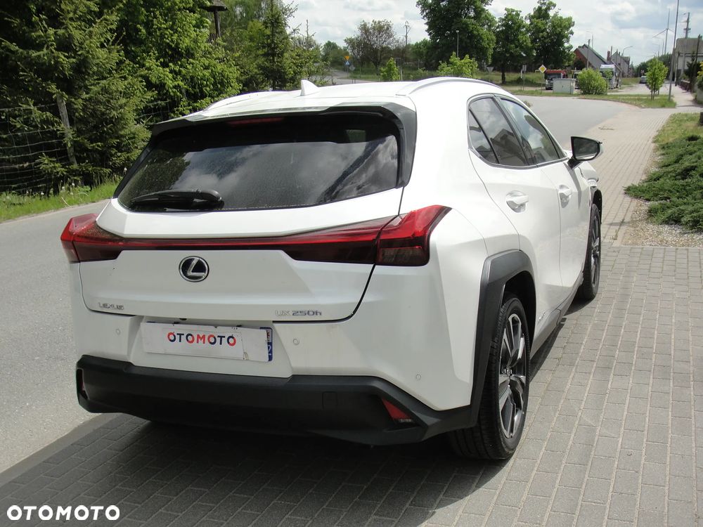 Lexus UX 250h Luxury Line - 3