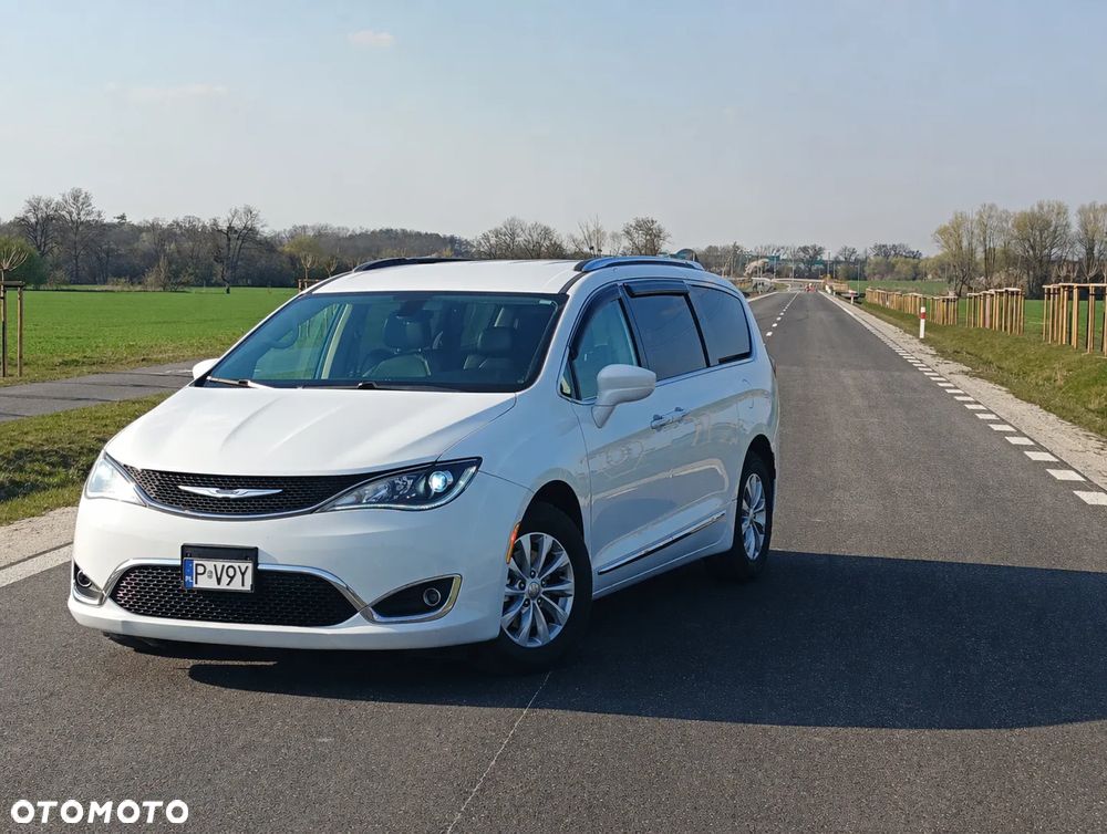 Chrysler Pacifica - 2