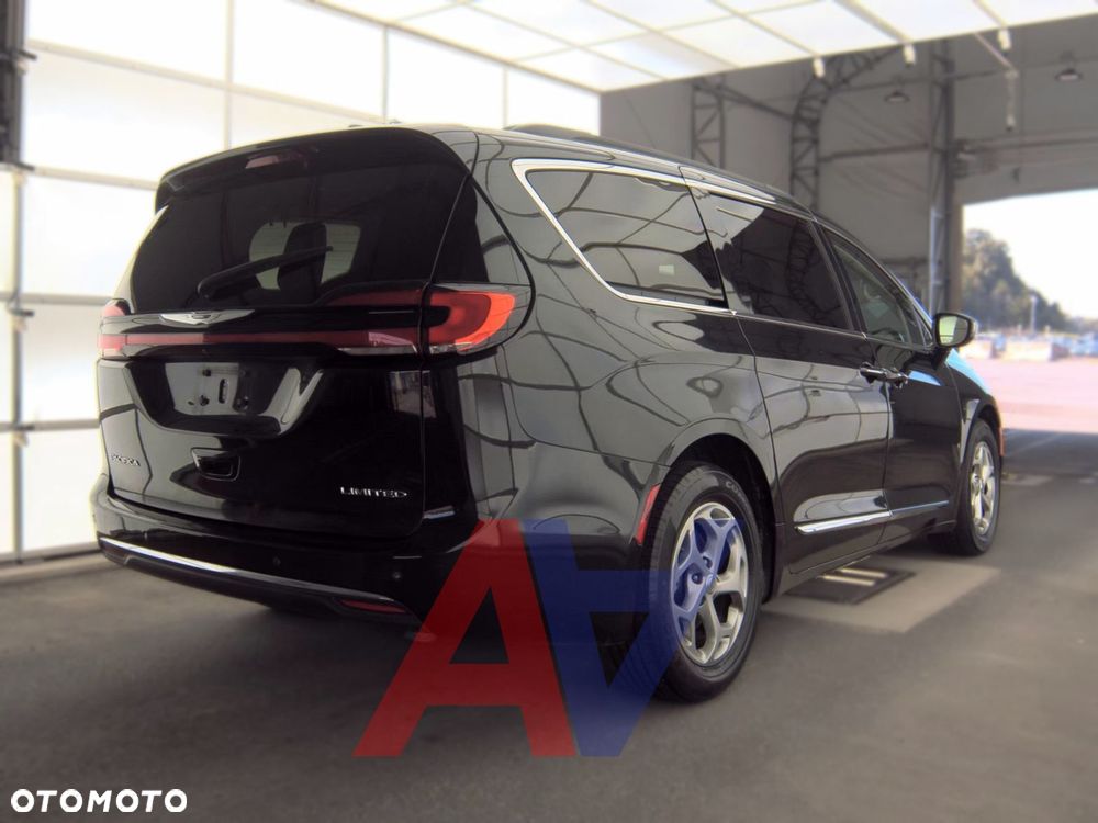 Chrysler Pacifica - 5