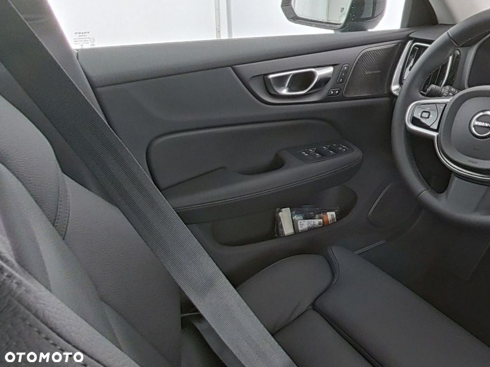 Volvo V60 T8 AWD Plug-In Hybrid Plus Dark - 12