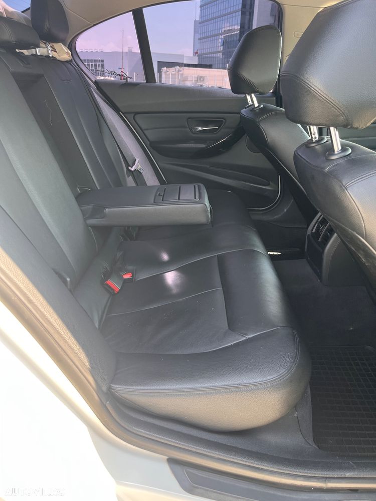 BMW Seria 3 320d - 16