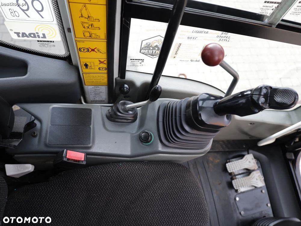 Liebherr A910 Compact - 27