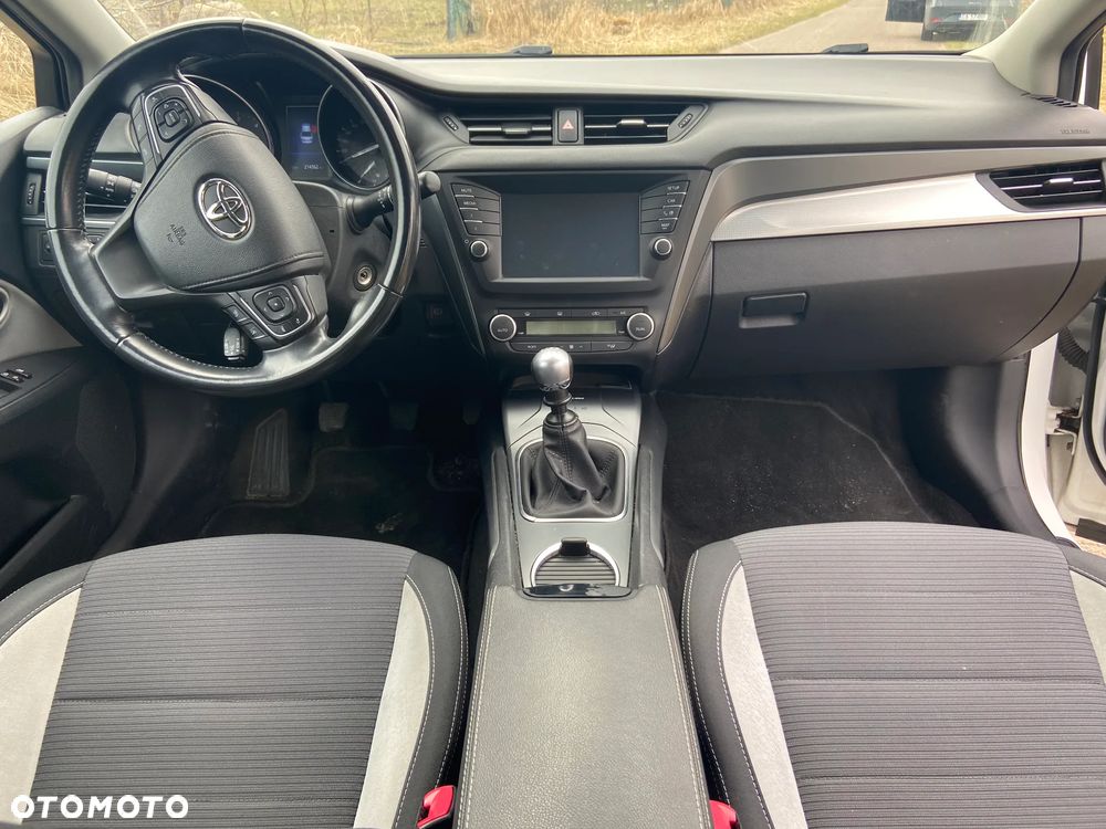 Toyota Avensis 2.0 D-4D Premium - 12