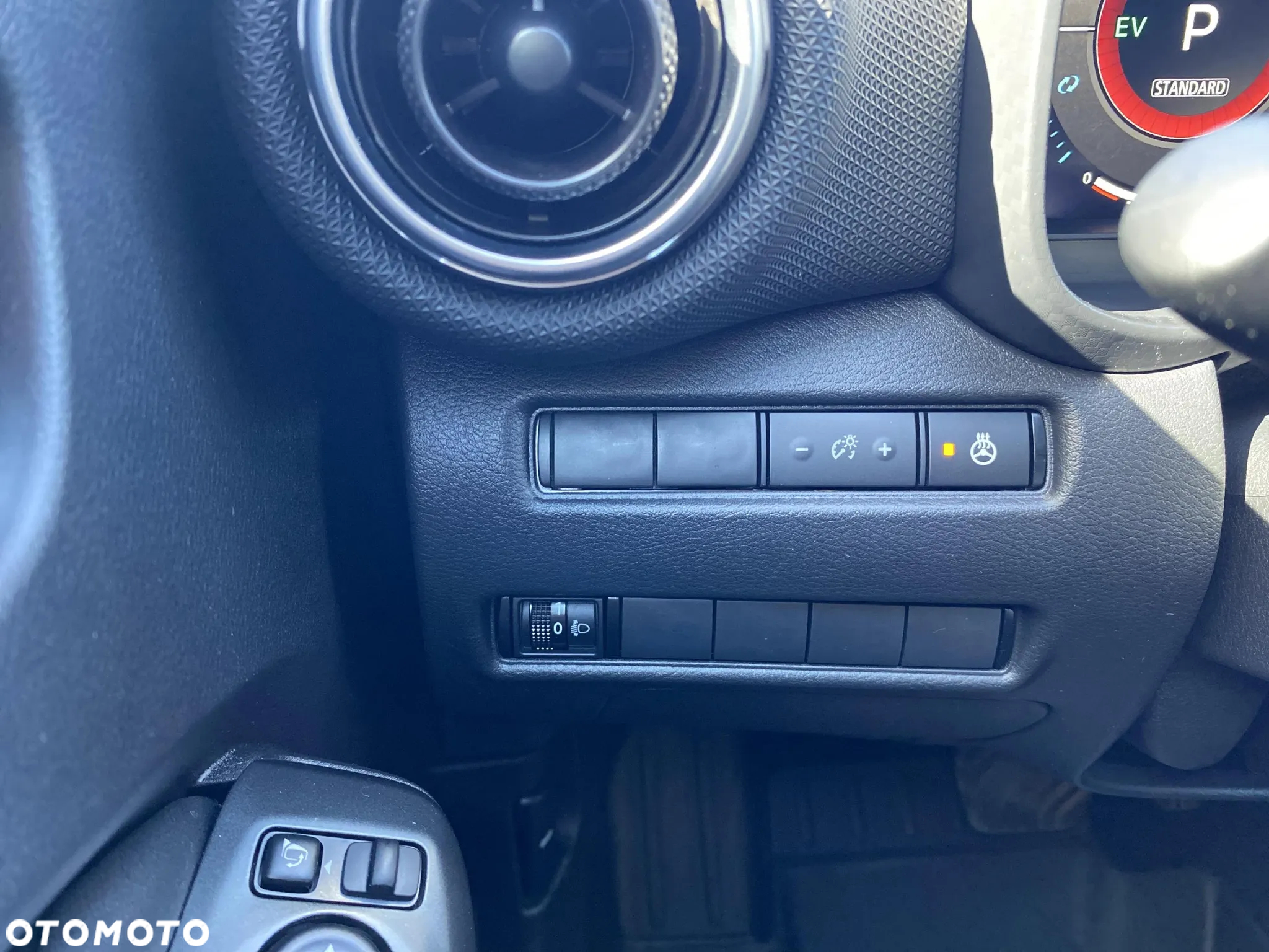Nissan Juke 1.6 Hybrid N-Connecta AMT - 18
