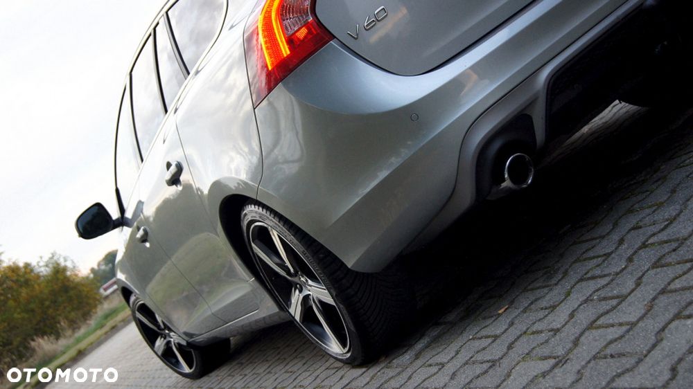 Volvo V60 D3 R-Design - 19