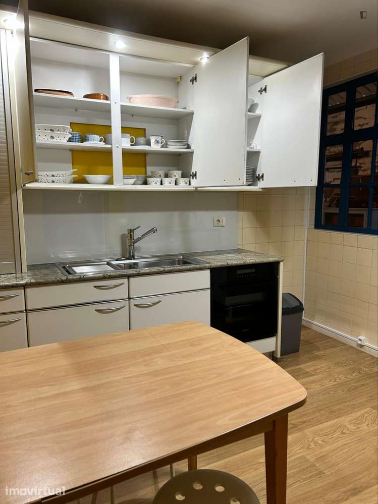 Quarto - localizado em Aveiro - Grande imagem: 5/9