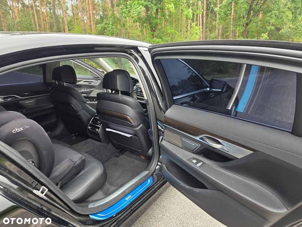 BMW Seria 7 740Li - 28