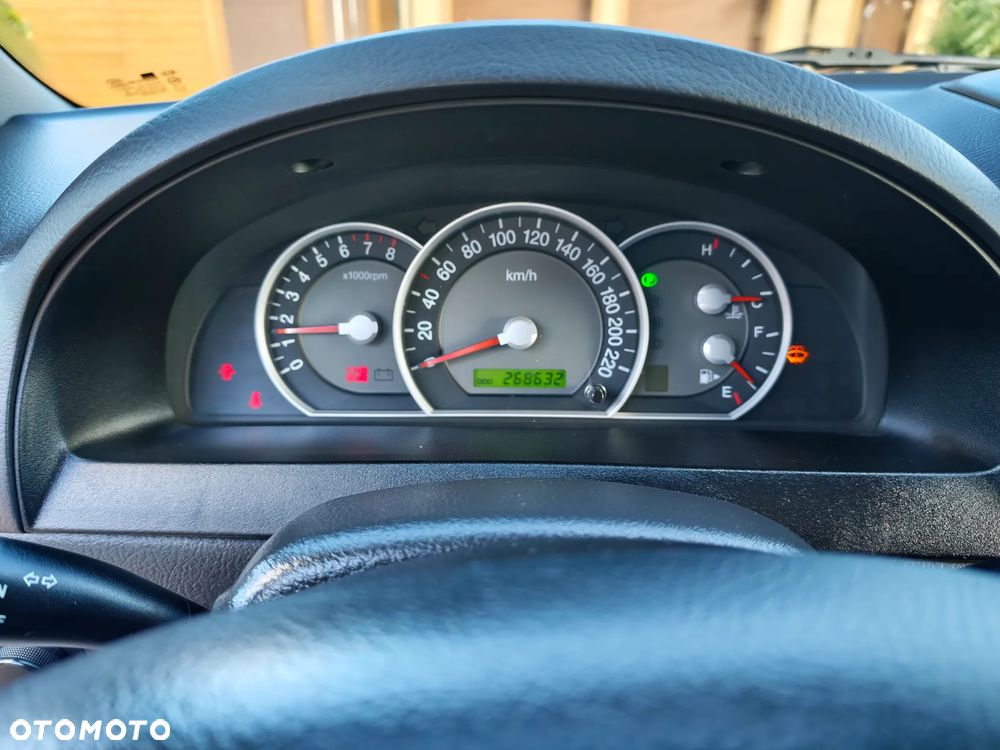 Kia Sorento 3.3 V6 LX - 6