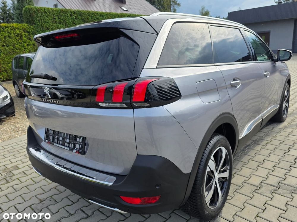 Peugeot 5008 - 8