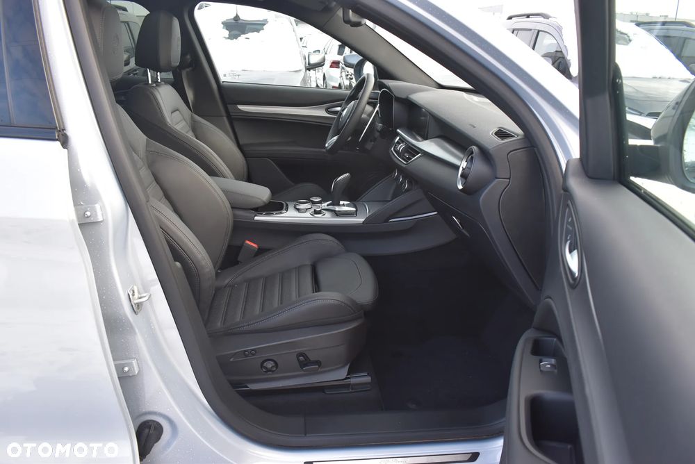 Alfa Romeo Stelvio 2.0 Turbo Veloce Q4 - 18
