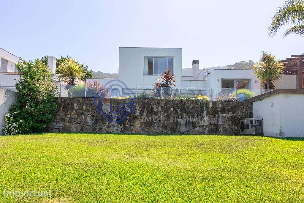 Moradia T4 de 4 Frentes com Piscina Aquecida e Vistas Deslumbrantes – - Grande imagem: 2/20