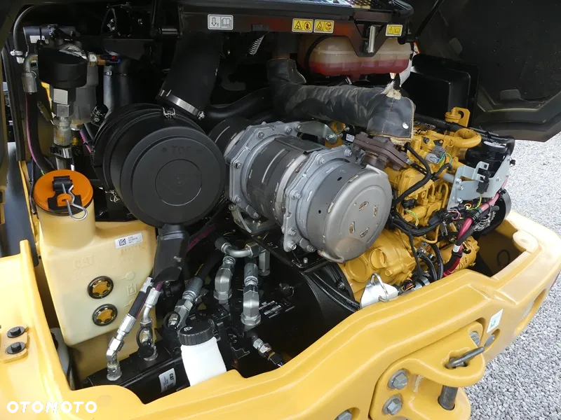Caterpillar CAT 906M Z Niemiec / 2019r / 2668mtg / Serwisowany / - 16