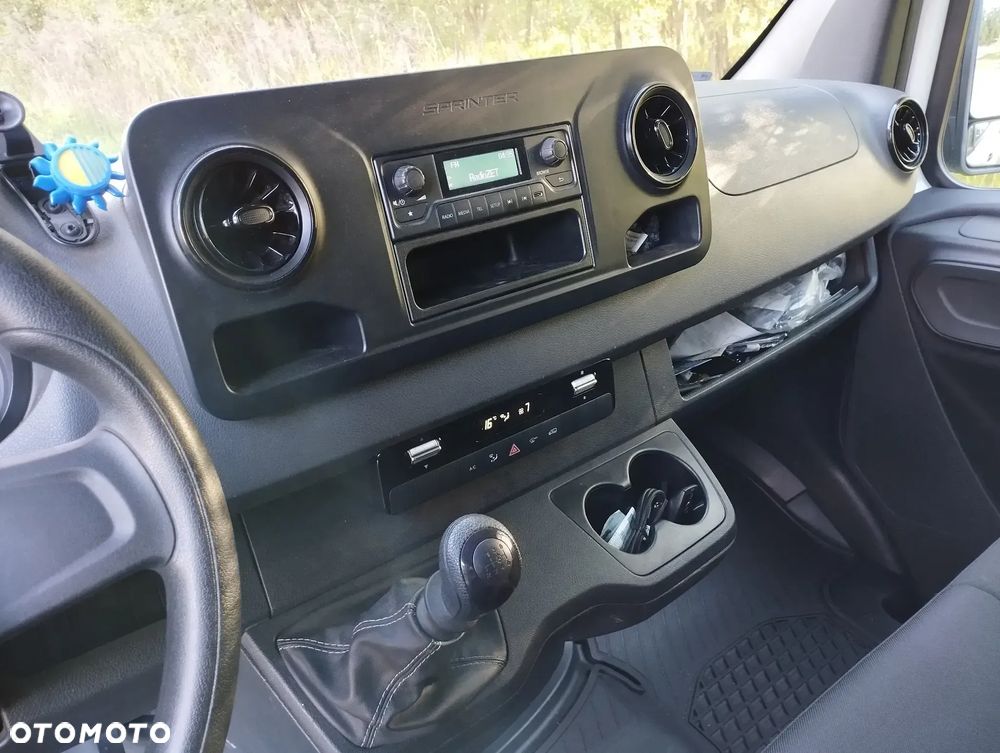 Mercedes-Benz Sprinter - 16