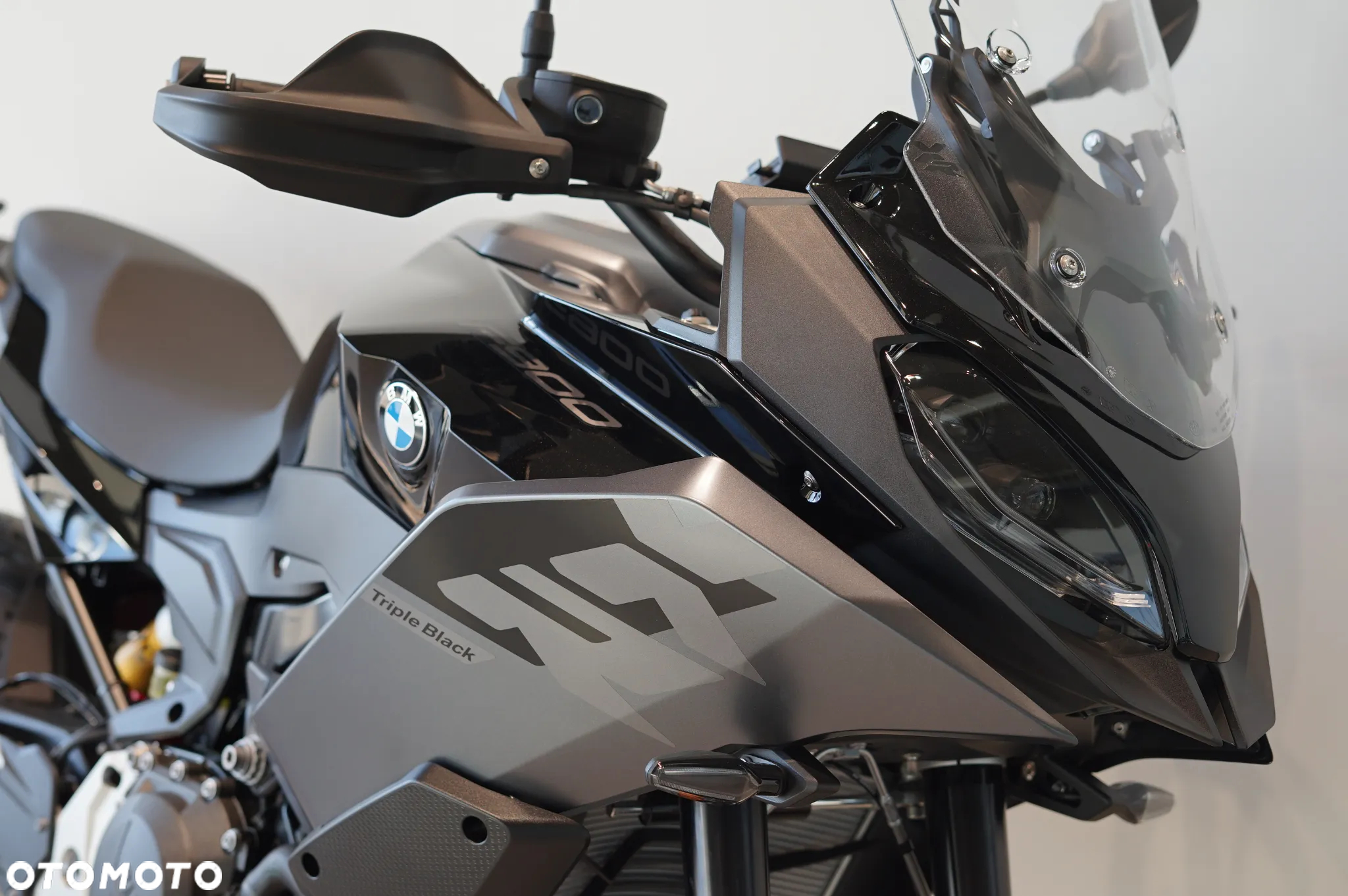 BMW F - 24